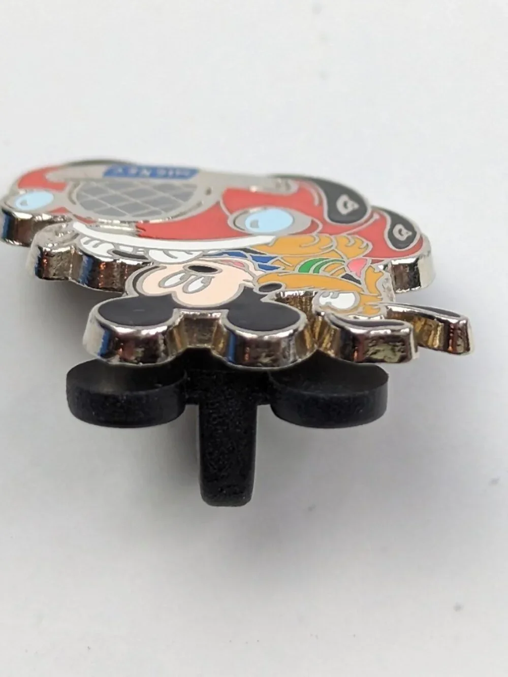 DISNEY AND AAA TRAVEL PIN -- MICKEY MOUSE AND PLUTO IN A RED CAR -- 2003